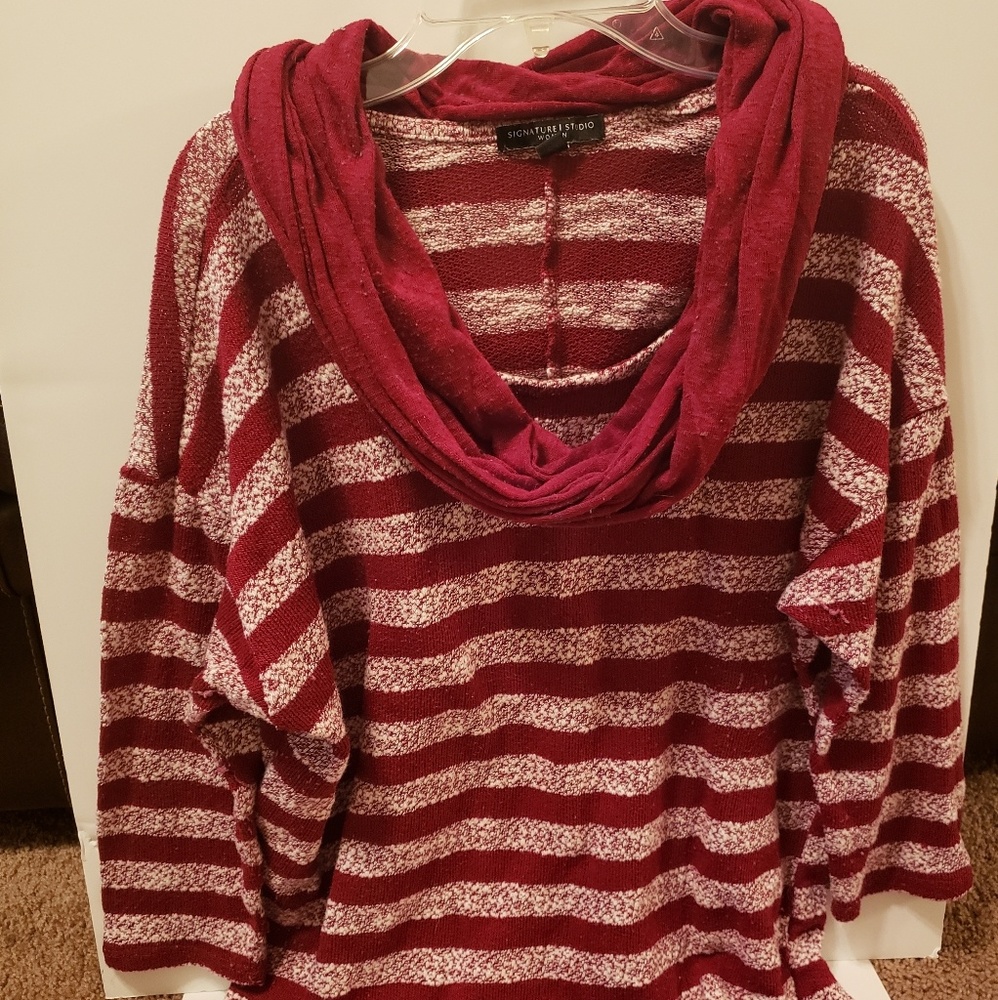 Red/White Signature Studio 1x light sweater top